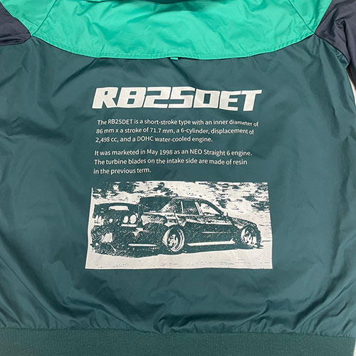 裏地が細かいメッシュ素材のアウターへのプリント1