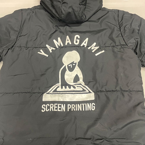 ダウンなどの中綿があるアウターへのプリント1