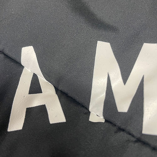 ダウンなどの中綿があるアウターへのプリント3